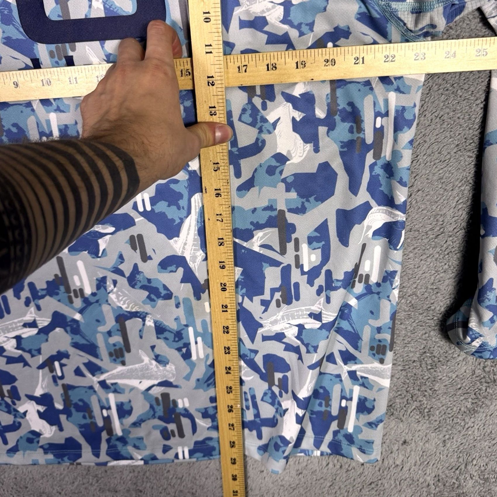 Vintage Huk Camo Fish Print L Hoodie Performance Sweatshirt Mens Blue Size US L / EU 52-54 / 3 - 6 Thumbnail