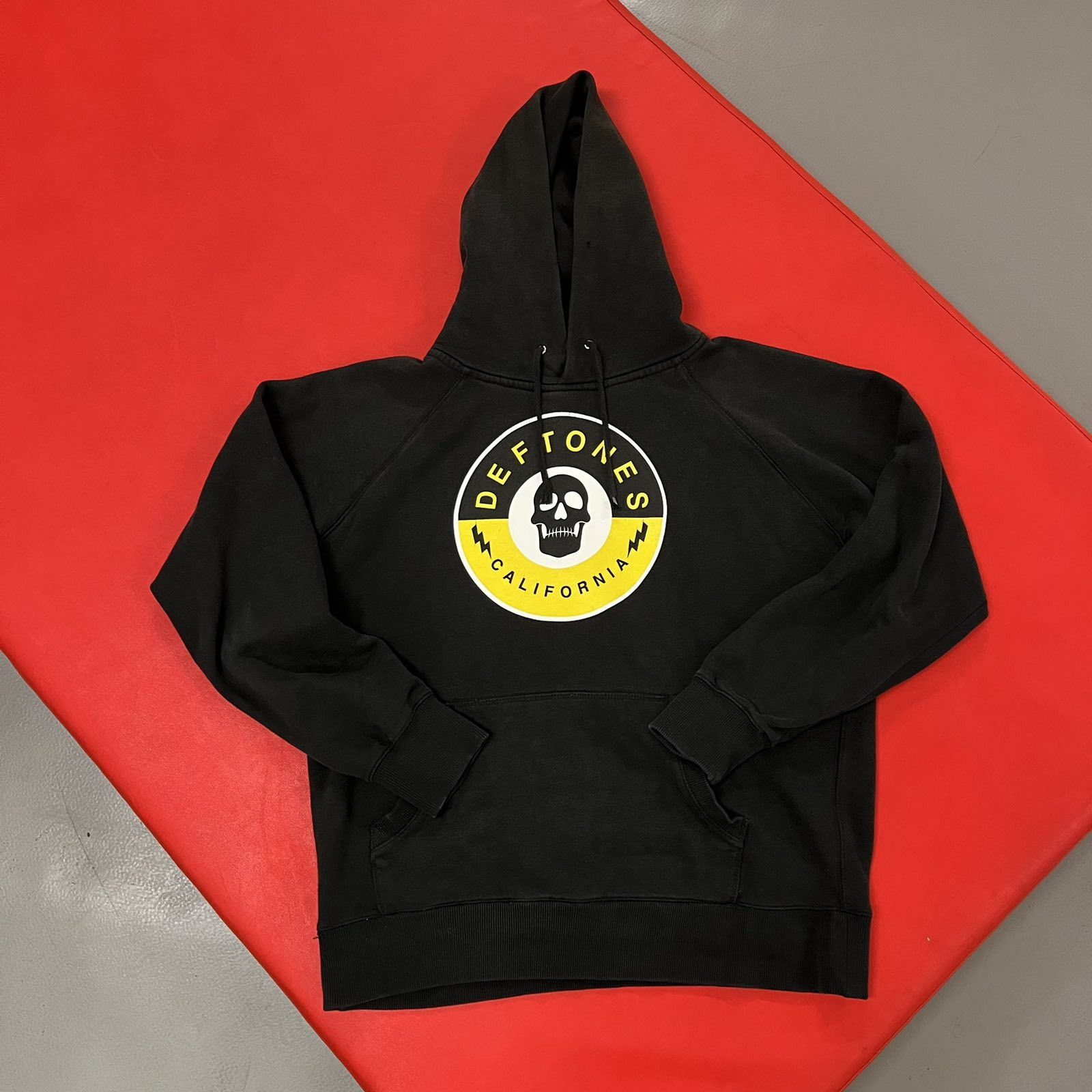 Band Tees × Vintage VTG Deftones Skull Hoodie Sz L Size US L / EU 52-54 / 3 - 1 Thumbnail