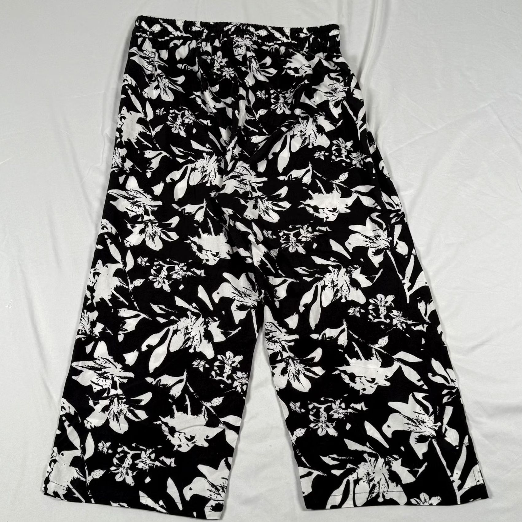 Vintage Hester & Orchard Bohemian Palazzo Pants M Women Wide-Leg Rayon Floral Elastic Waist Beach Vacation Casual Capris Cropped Black/White Floral Pattern Size 32" / US 10 / IT 46 - 2 Thumbnail