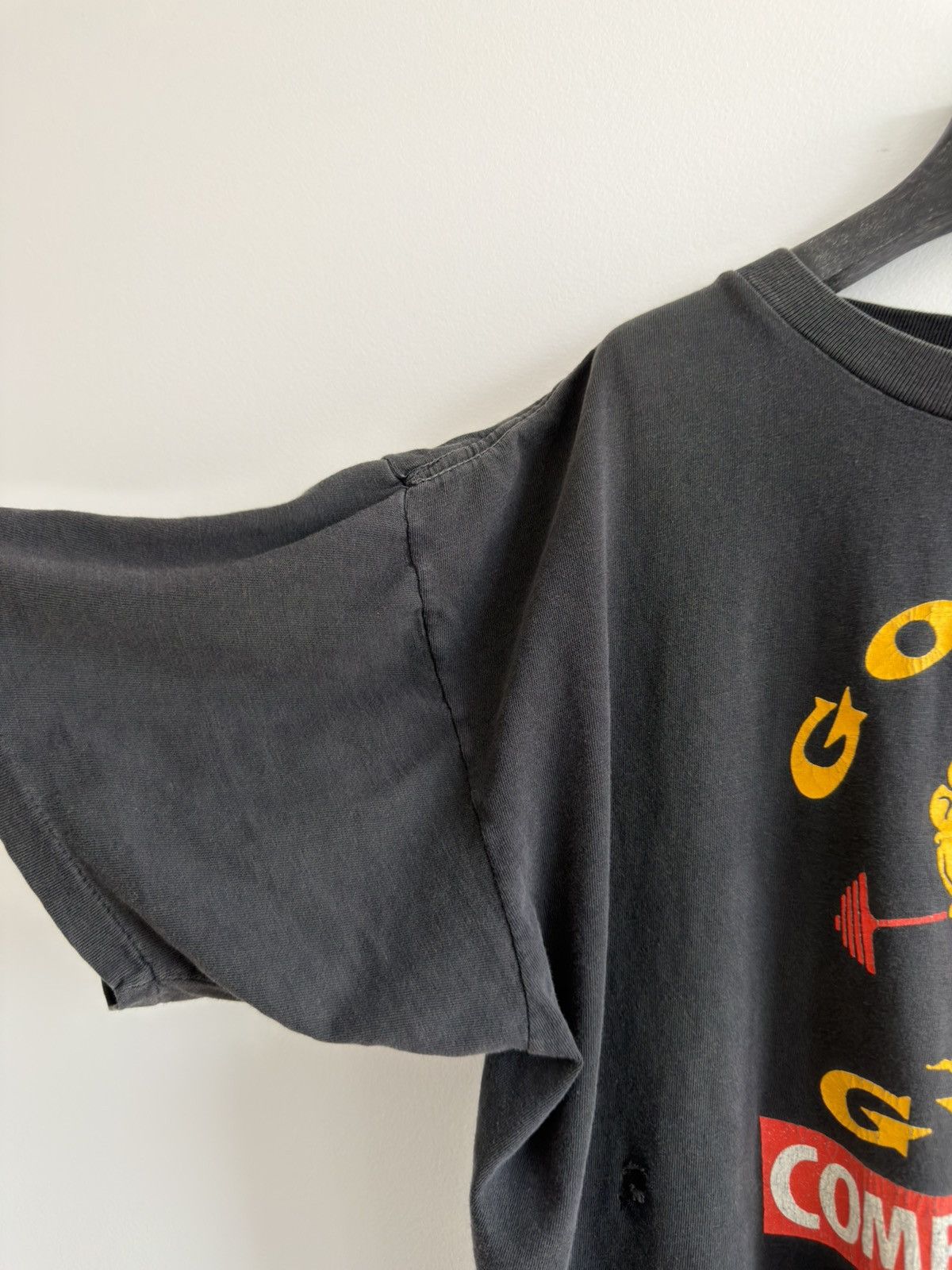 Vintage *RARE* VINTAGE 90s BODYBUILDING GOLD’S GYM COMPETITION TEE Size US XL / EU 56 / 4 - 4 Thumbnail