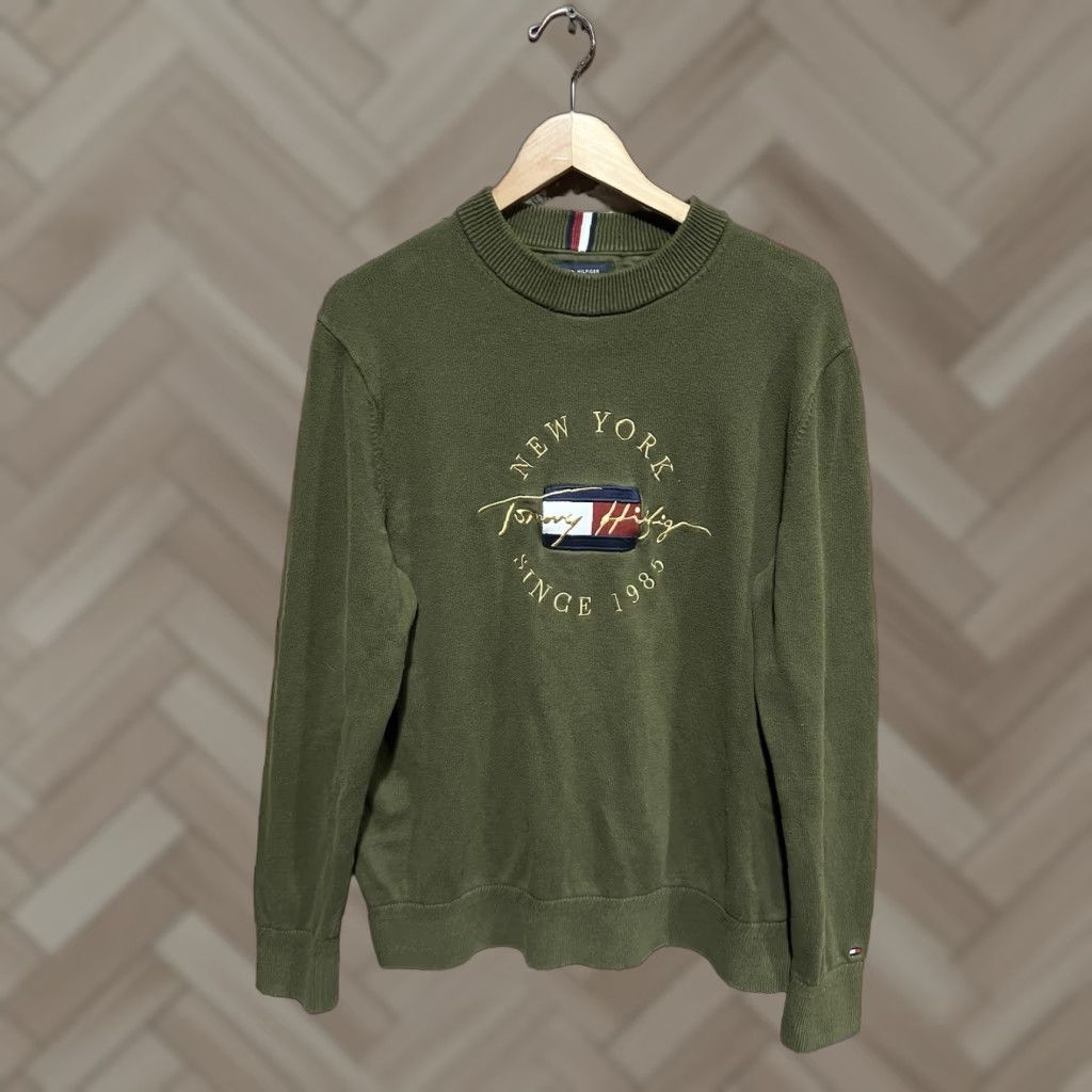 Tommy Hilfiger VINTAGE Tommy Hilfiger Mens Green Embroidered Graphic New York Sweatshirt L Size US L / EU 52-54 / 3 - 1 Thumbnail