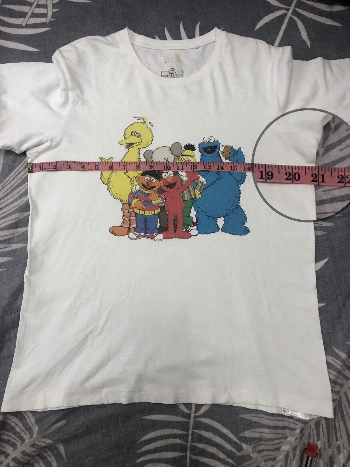 Kaws × Uniqlo Kaws x Sesame Street x Uniqlo Size US L / EU 52-54 / 3 - 3 Thumbnail