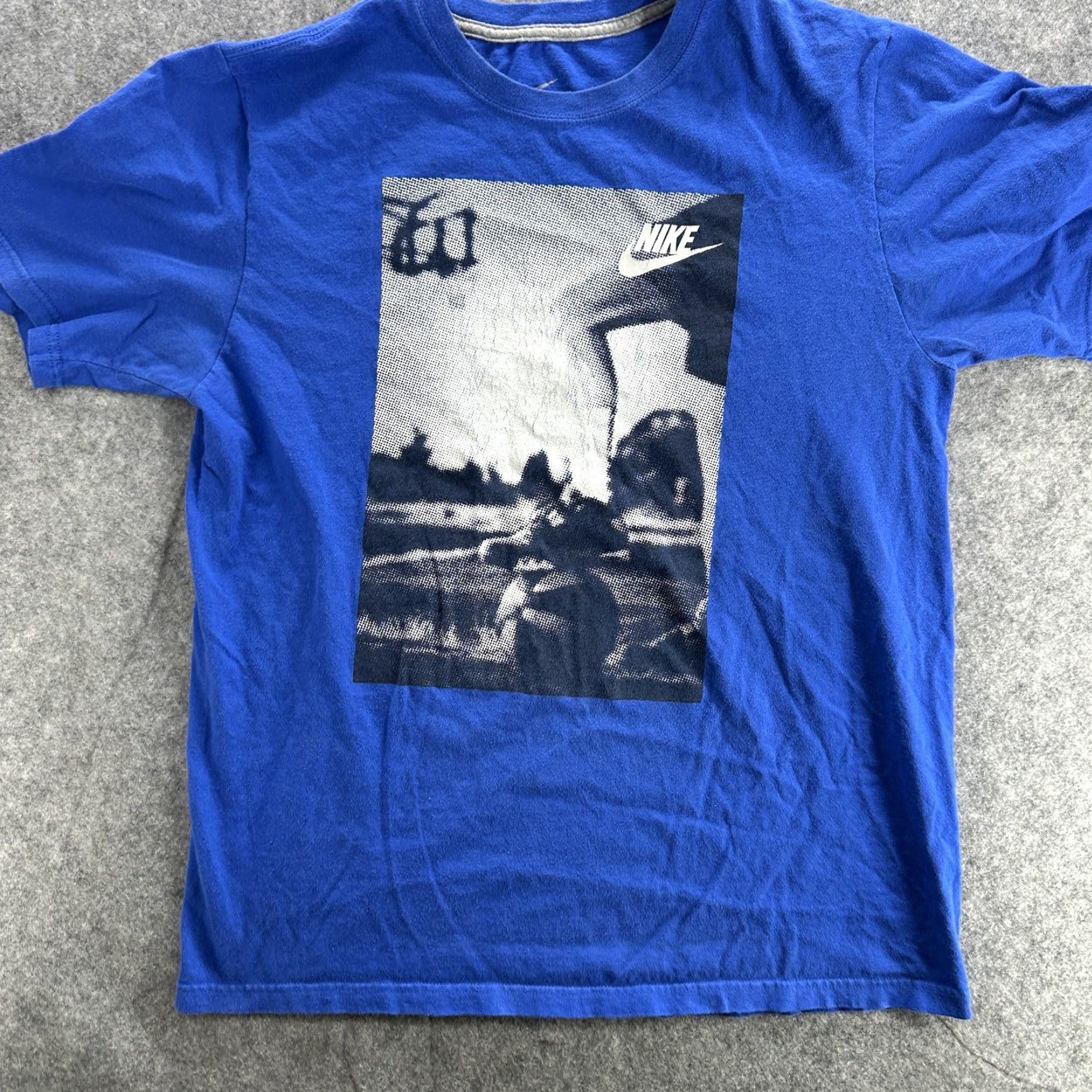 Nike VINTAGE Nike Shirt Mens Large Graphic Swoosh Skateboard Tee Regular Fit Blue Men's Graphic Print 90s? Size US L / EU 52-54 / 3 - 2 Thumbnail