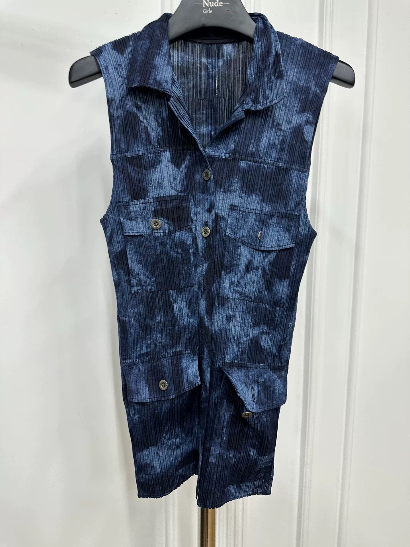 Pleats Please Issey Miyake Issey Miyake Pleats Please Tie-Dye Blue Four-Pocket Vest Size M / US 6-8 / IT 42-44 - 1 Thumbnail