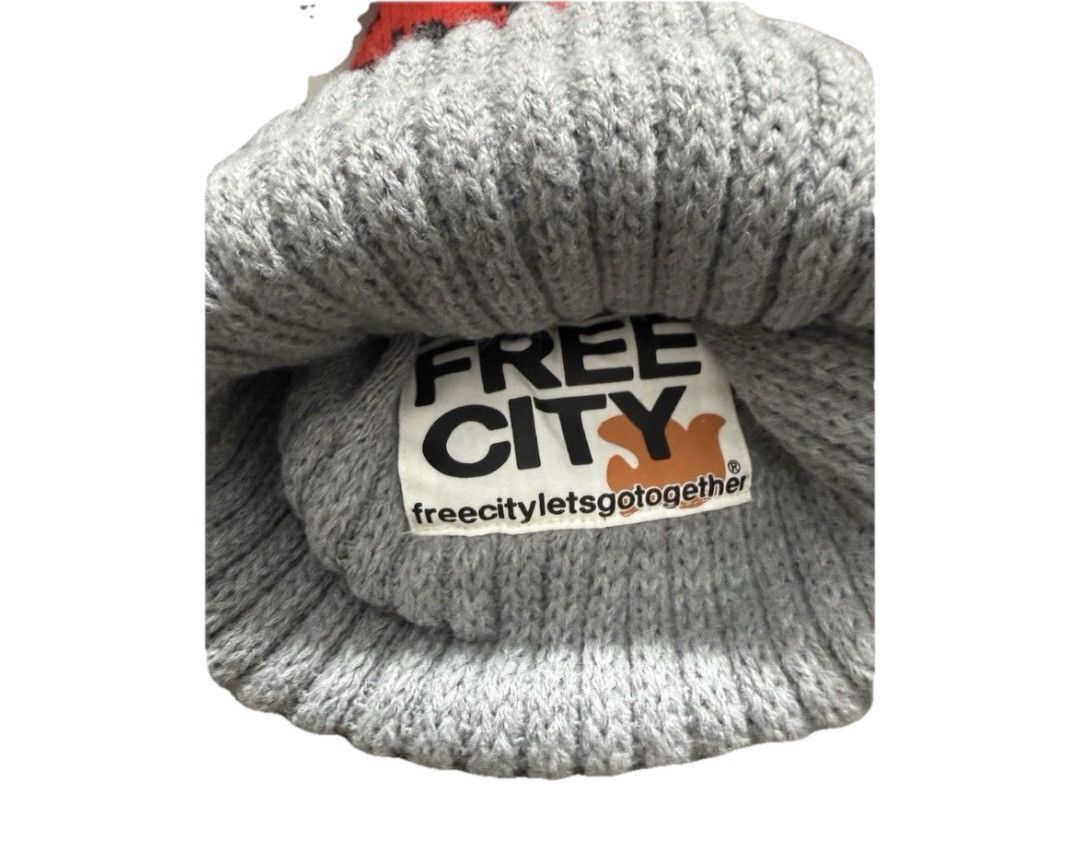 FREECITY Free City Artists Wanted Pom Beanie Archive Size ONE SIZE - 5 Thumbnail