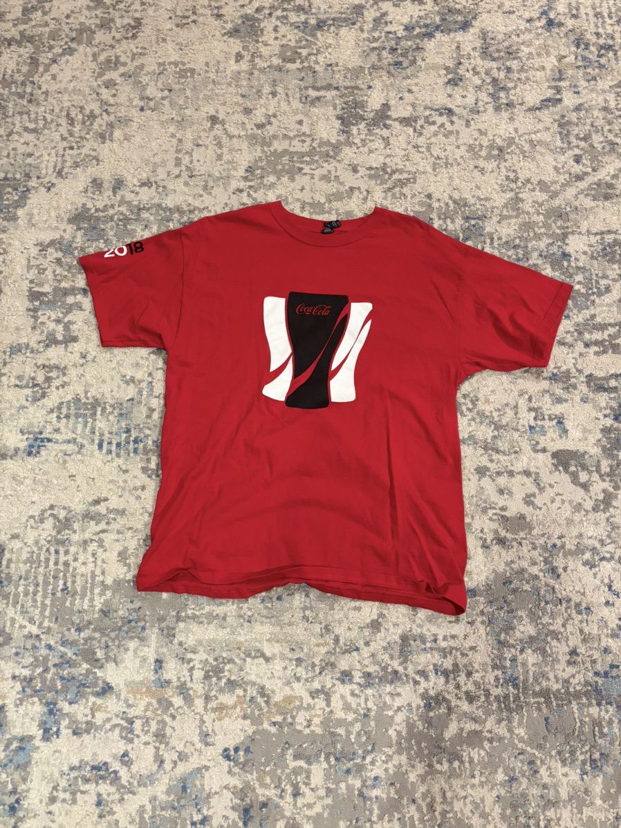 Coca Cola Red and white Coca-Cola vintage-inspired graphic tee Size US L / EU 52-54 / 3 - 1 Thumbnail