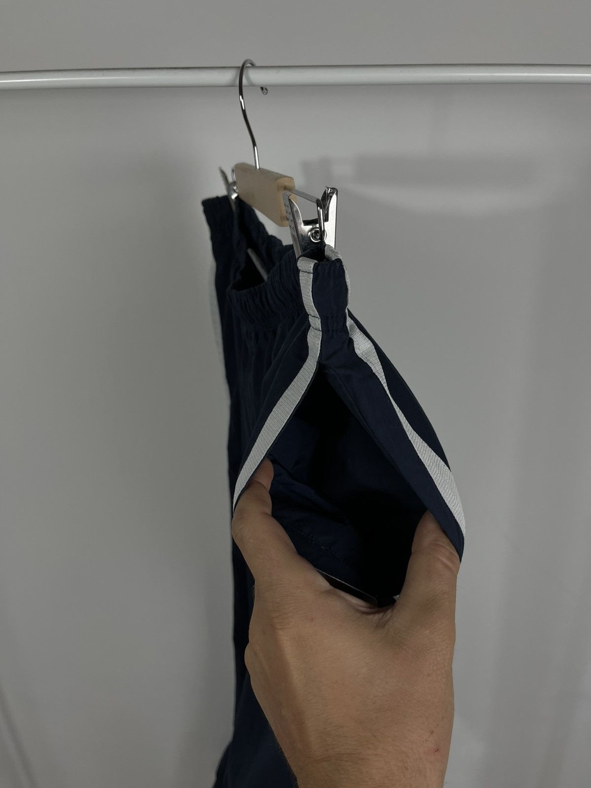Nike Vintage Nike navy blue track pants with white side stripes L Size US 34 / EU 50 - 10 Thumbnail