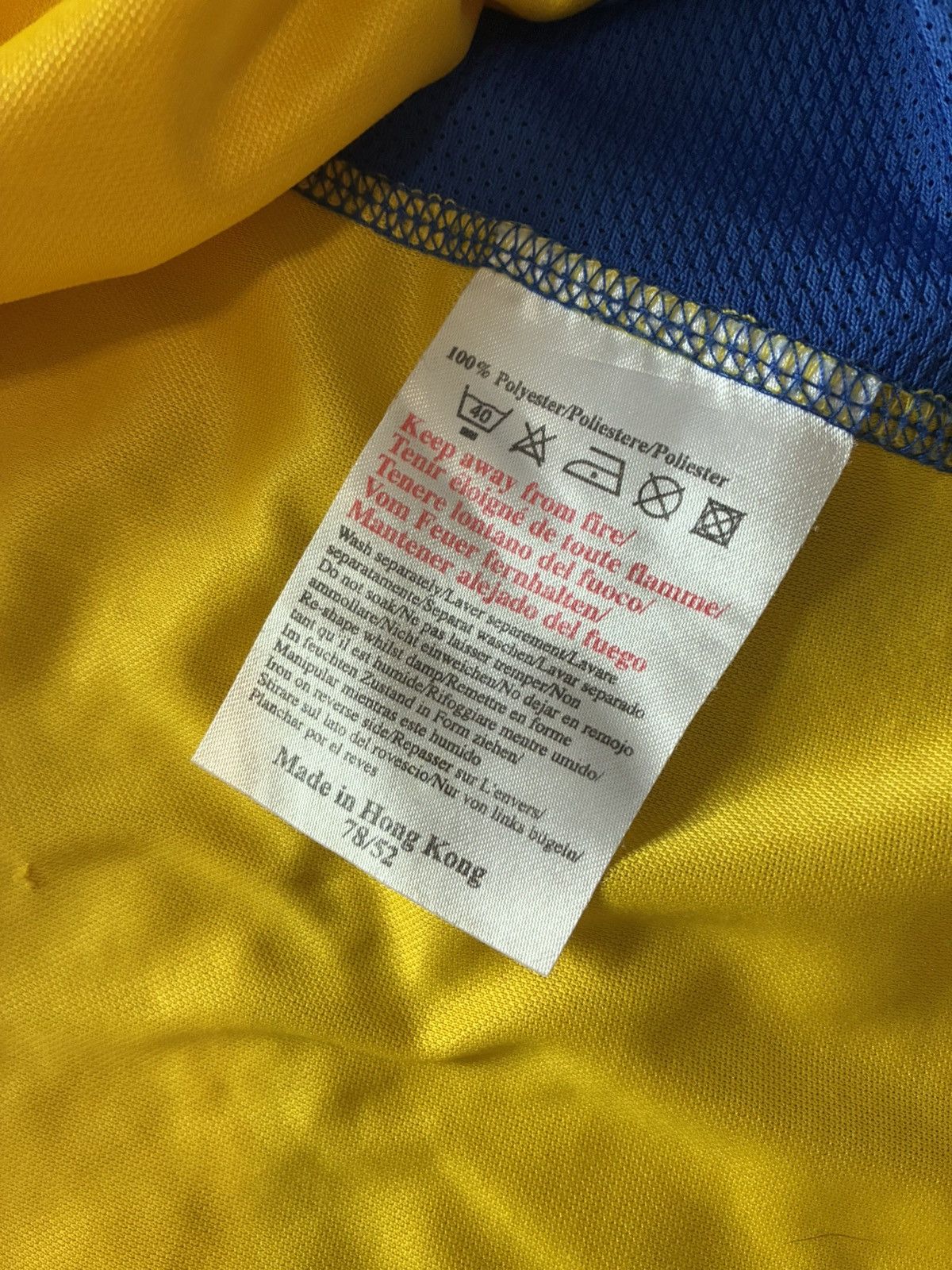 Umbro 2004 Sweden Home Jersey Size US L / EU 52-54 / 3 - 6 Thumbnail