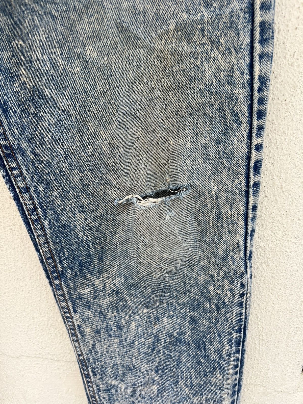 Levi's Vintage 80s Levi’s 505 Mud Acid Wash Denim Rips Knee Jeans Size US 34 / EU 50 - 13 Thumbnail