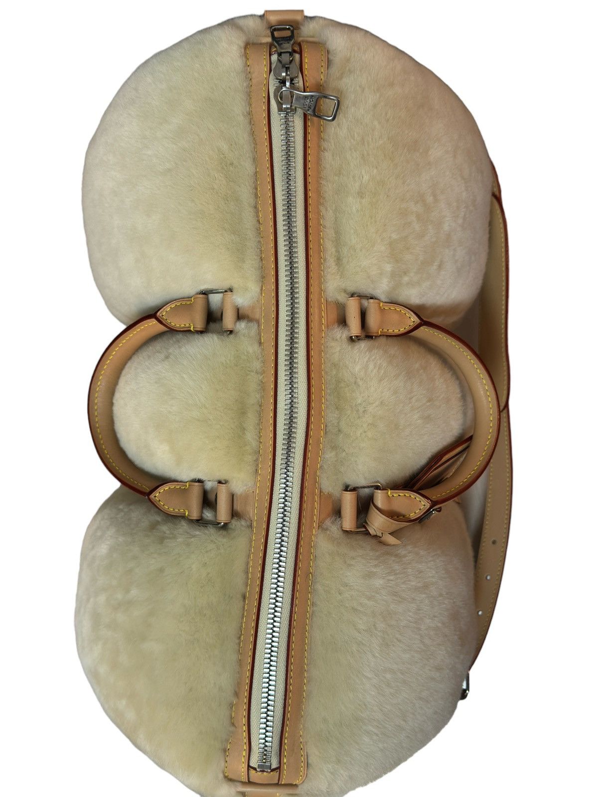 Louis Vuitton Louis Vuitton Mink Keepall Bandoulière 50 (Shearling) Duffle Size ONE SIZE - 14 Thumbnail