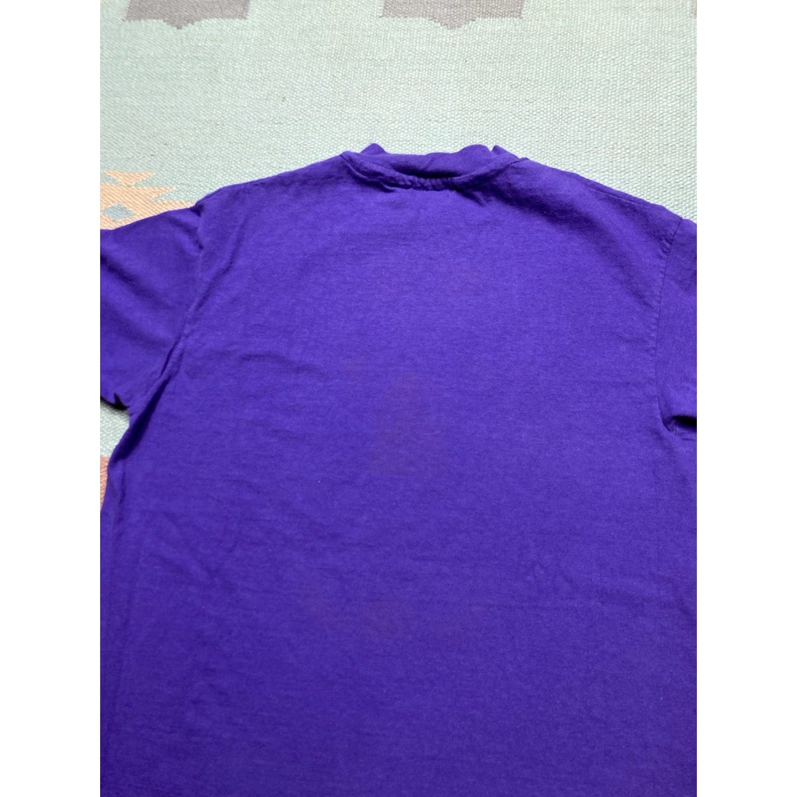 Hanes VINTAGE 80s T-Shirt Hanes Purple Plum Cotton Medium Mens Regular M 80s Theme Blank Single Stitch faded soft Size US M / EU 48-50 / 2 - 7 Thumbnail