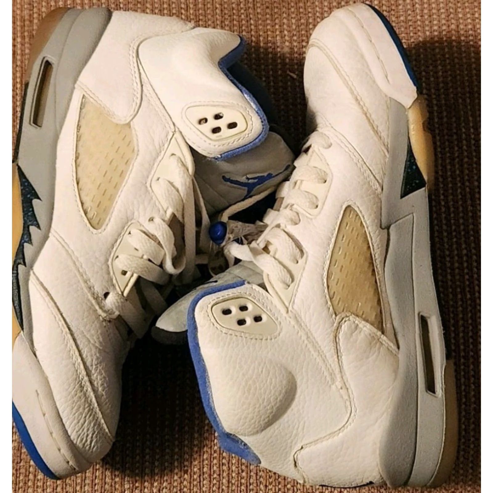 Jordan Brand Air Jordan 5 Retro Stealth Sneakers Men 5.5 White Stealth 2006 Jordan Air Jordan Sneaker Mens 2006 Stealth White/Sport Royal-Stealth Size US 6 / EU 39 - 3 Thumbnail