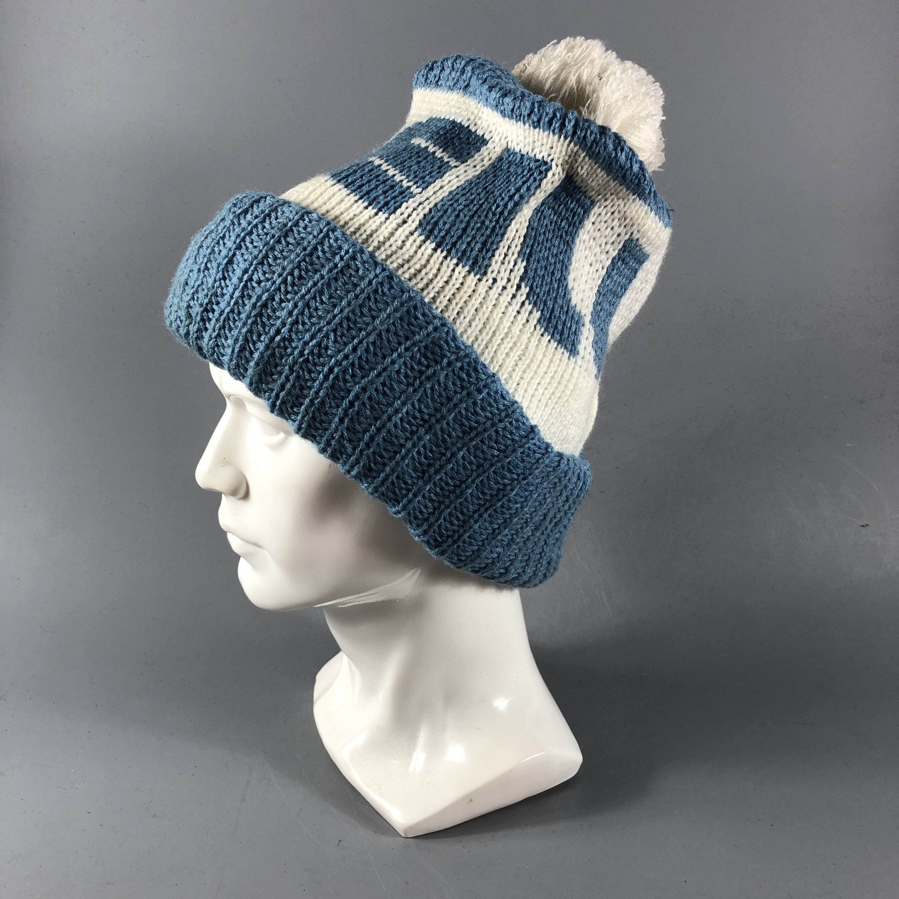 O'Neill O'NEILL Bobble Beanie Snowcap Snow Hat B525 Size ONE SIZE - 1 Thumbnail