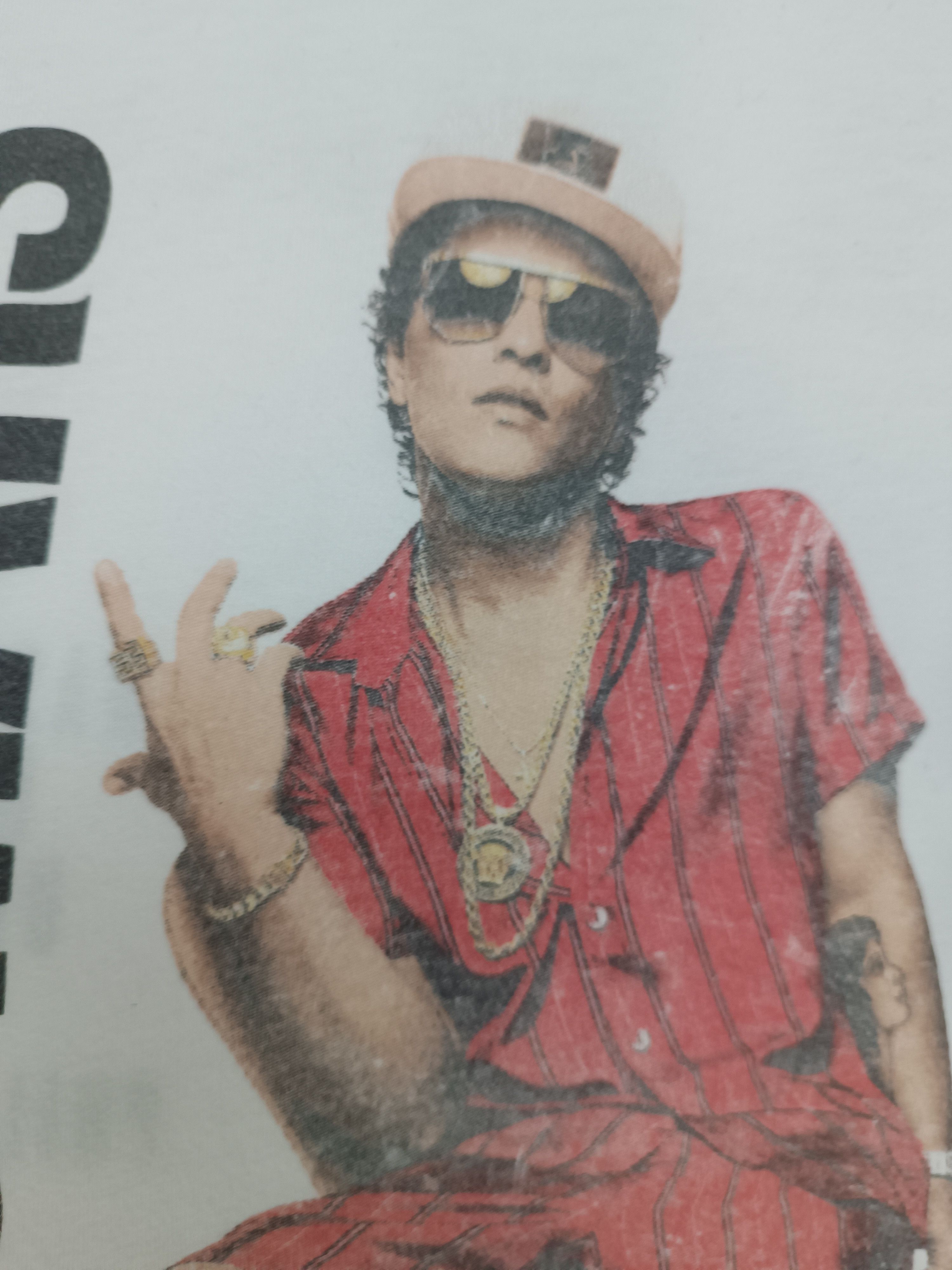 Rap Tees VINTAGE BRUNO MARS 2017 MAGIC TOUR TEE weeknd gaga drake Size US M / EU 48-50 / 2 - 12 Thumbnail