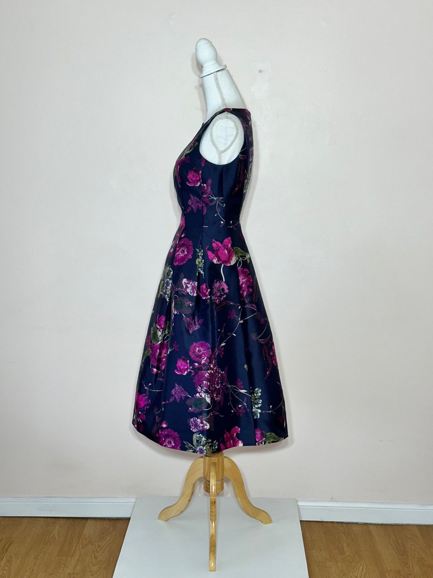Elie Tahari Tahari by Arthur S. Levine Navy Floral Bell Dress Size S / US 4 / IT 40 - 6 Thumbnail
