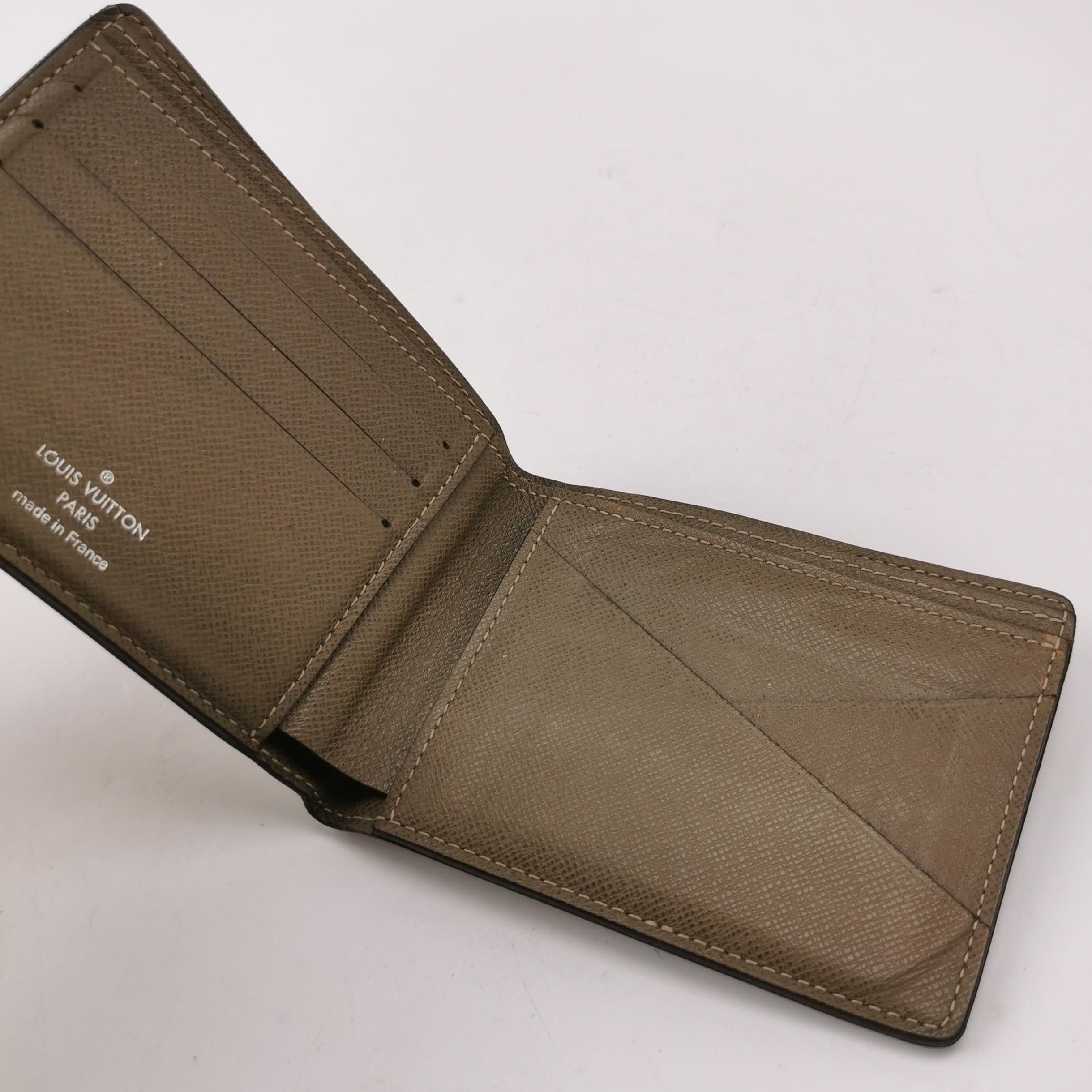 Louis Vuitton Louis Vuitton (LV) Multiple Cowhide Solid Color Bifold Wall Size ONE SIZE - 5 Thumbnail