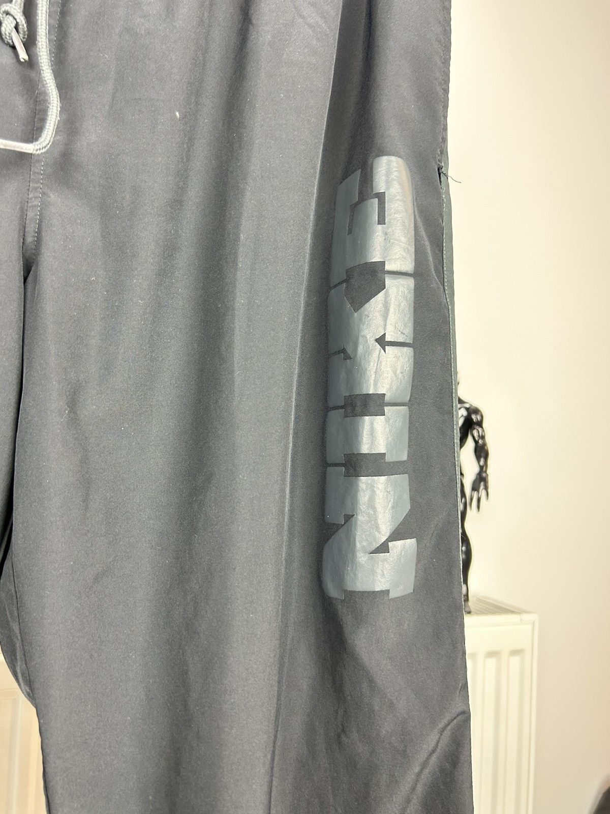Nike × Vintage Nike Nylon Baggy Swoosh Logo Overisize y2k Pants Joggers Size US 38 / EU 54 - 3 Thumbnail
