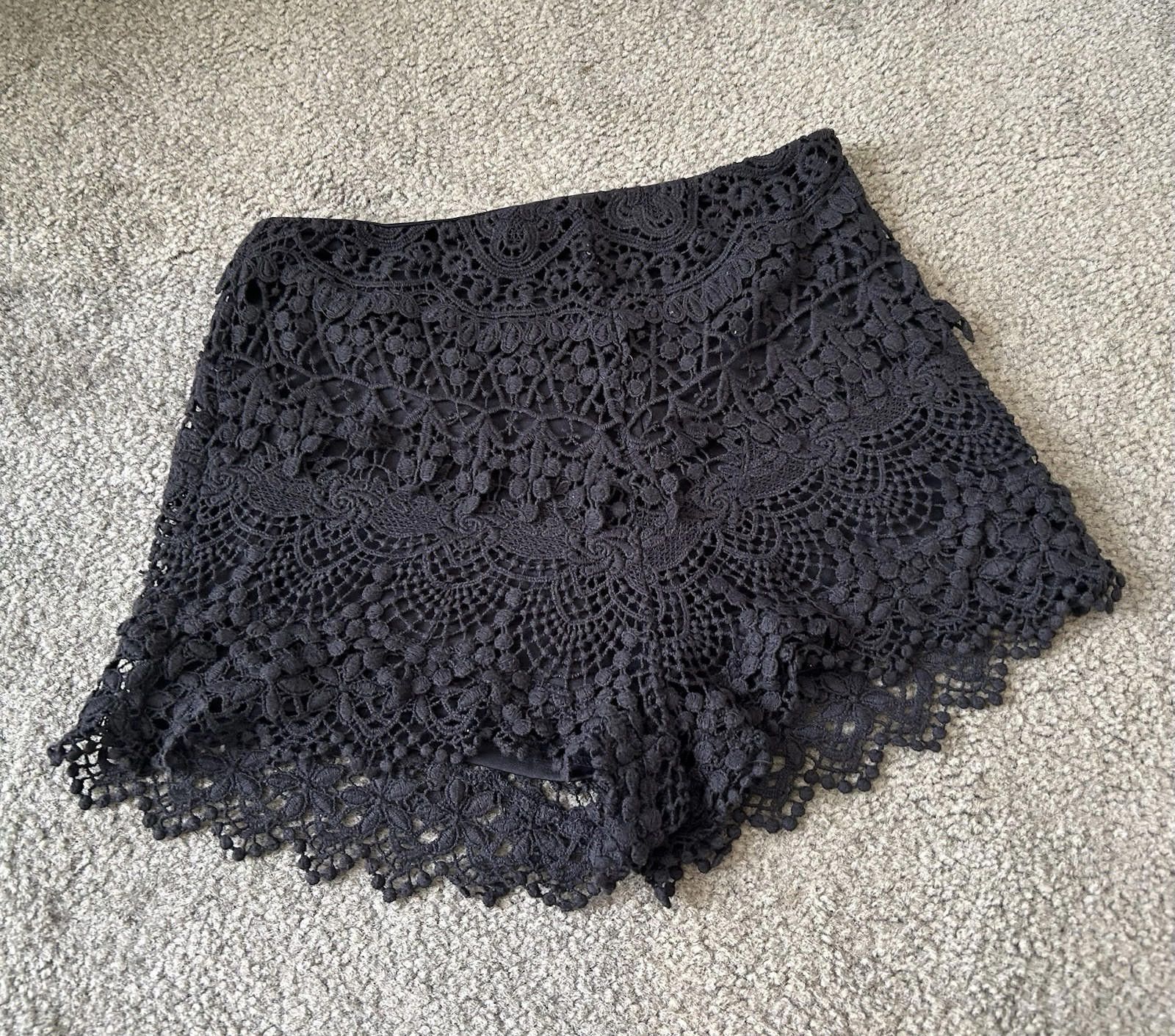 Other Kimchi Blue High Waisted Crochet Shorts Black - Sz 4 Size 26" / US 2 / IT 38 - 1 Thumbnail