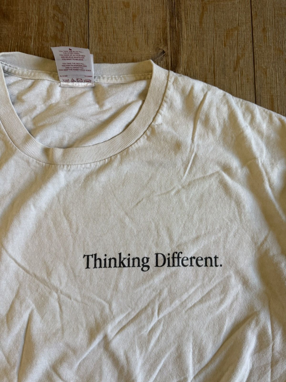 Other Vintage Thinking Different Basic Logo Apple Tee Size US L / EU 52-54 / 3 - 1 Thumbnail