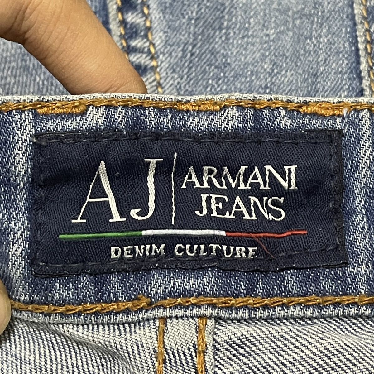 Giorgio Armani Rare Design Vintage Brand Giorgio Armani Ripped Jeans 2000s Size US 29 - 10 Thumbnail