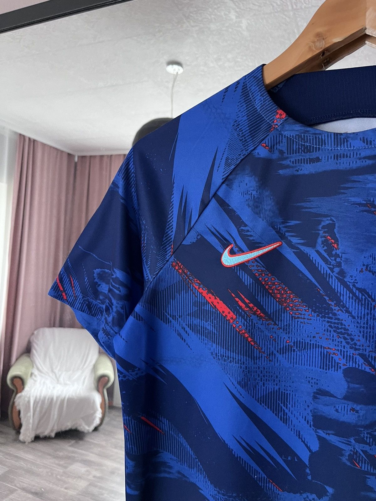 Nike Blokecore ⚽️ Nike England home football shirt Y2K hype M Size US XS / EU 42 / 0 - 2 Thumbnail