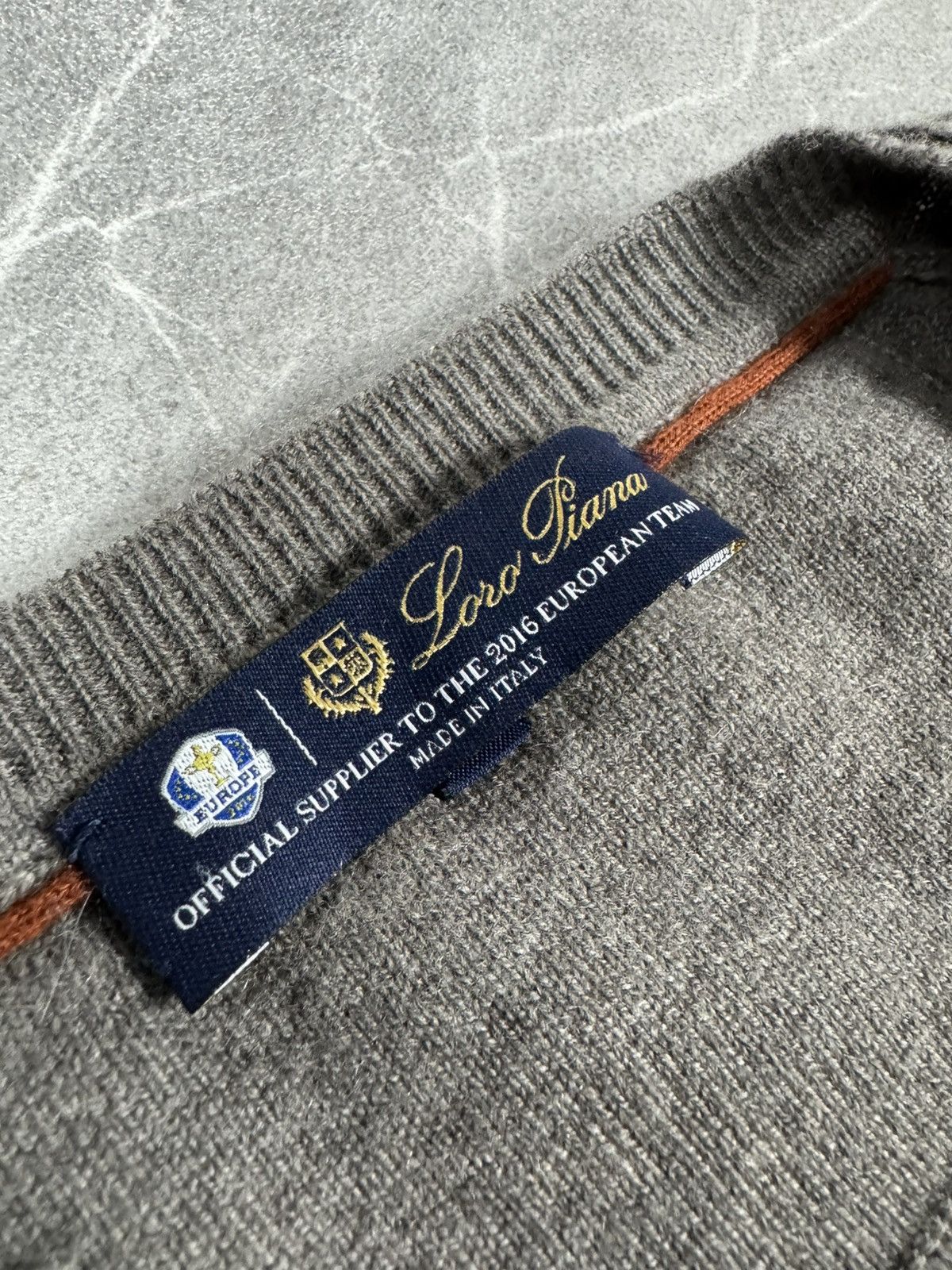Loro Piana Loro Piana Vest Beige Cashemere Size L Cup Size US L / EU 52-54 / 3 - 4 Thumbnail