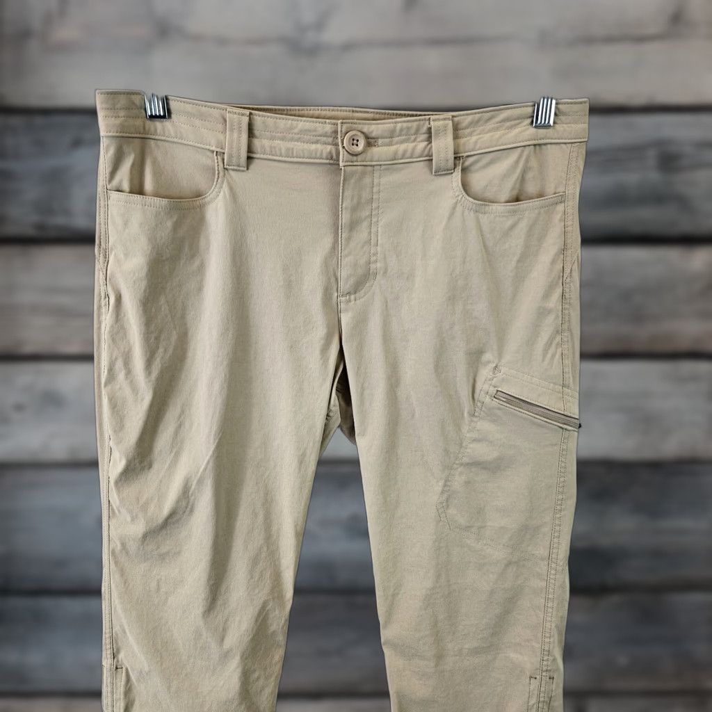 Eddie Bauer Eddie Bauer Womens Cropped Pants Sz 12 Tan Mid Rise Nylon Blend Cargo Pockets Size 34" / US 12 / IT 48 - 1 Thumbnail