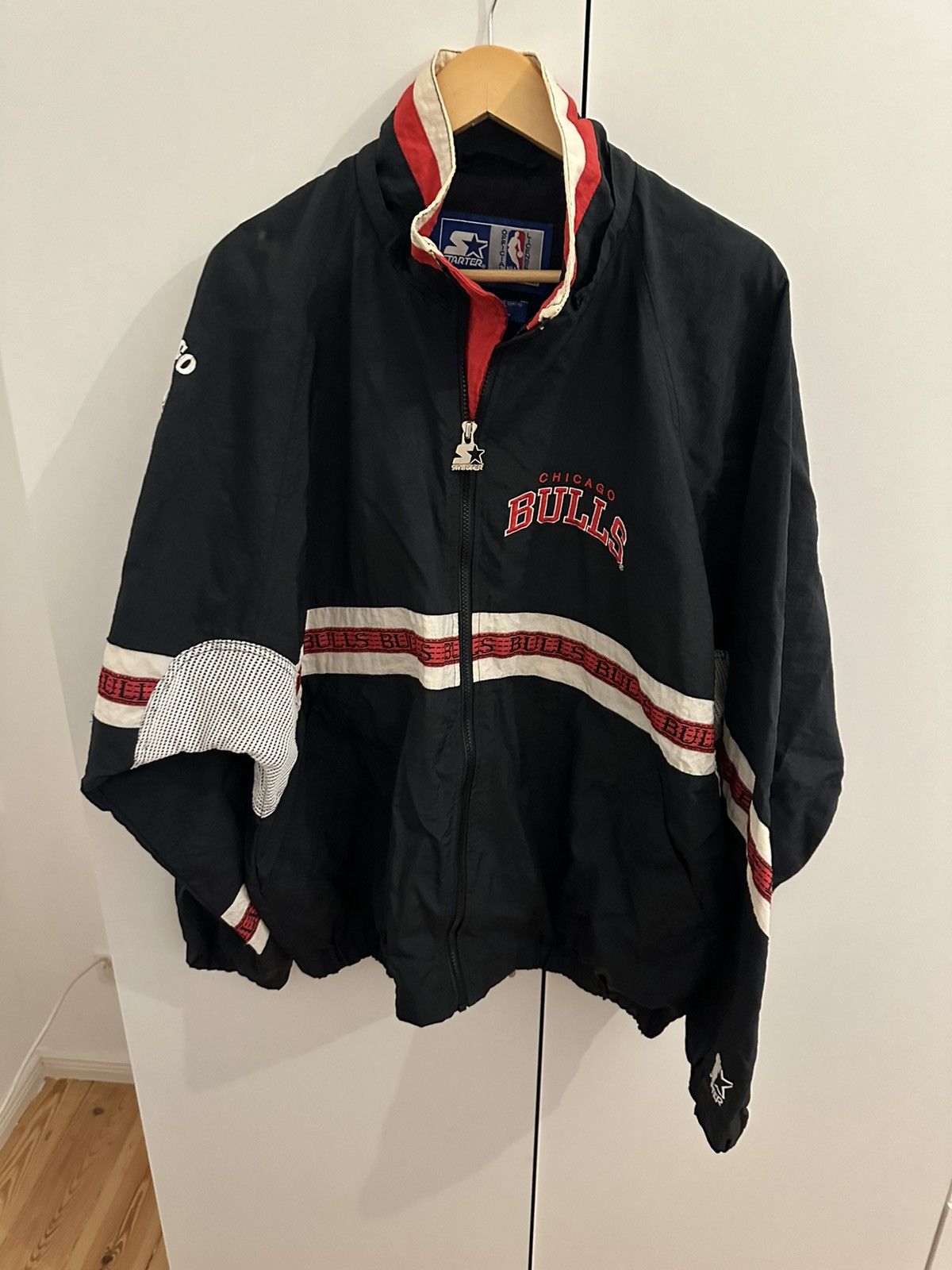 Starter Starter Jacket Chicago Bulls Size XL NBA Vintage Starter Size US XL / EU 56 / 4 - 1 Thumbnail