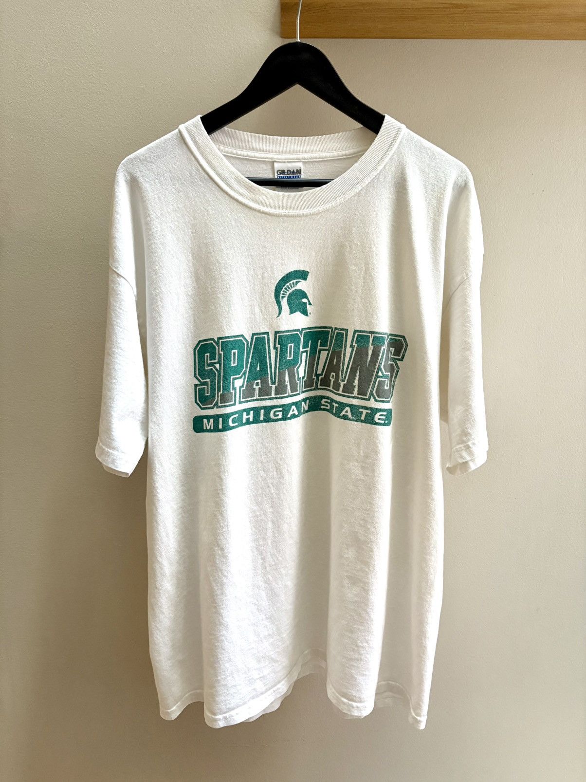 NCAA Michigan State Spartans VTG 90s Y2K white Gildan t-shirt Size US XL / EU 56 / 4 - 1 Thumbnail