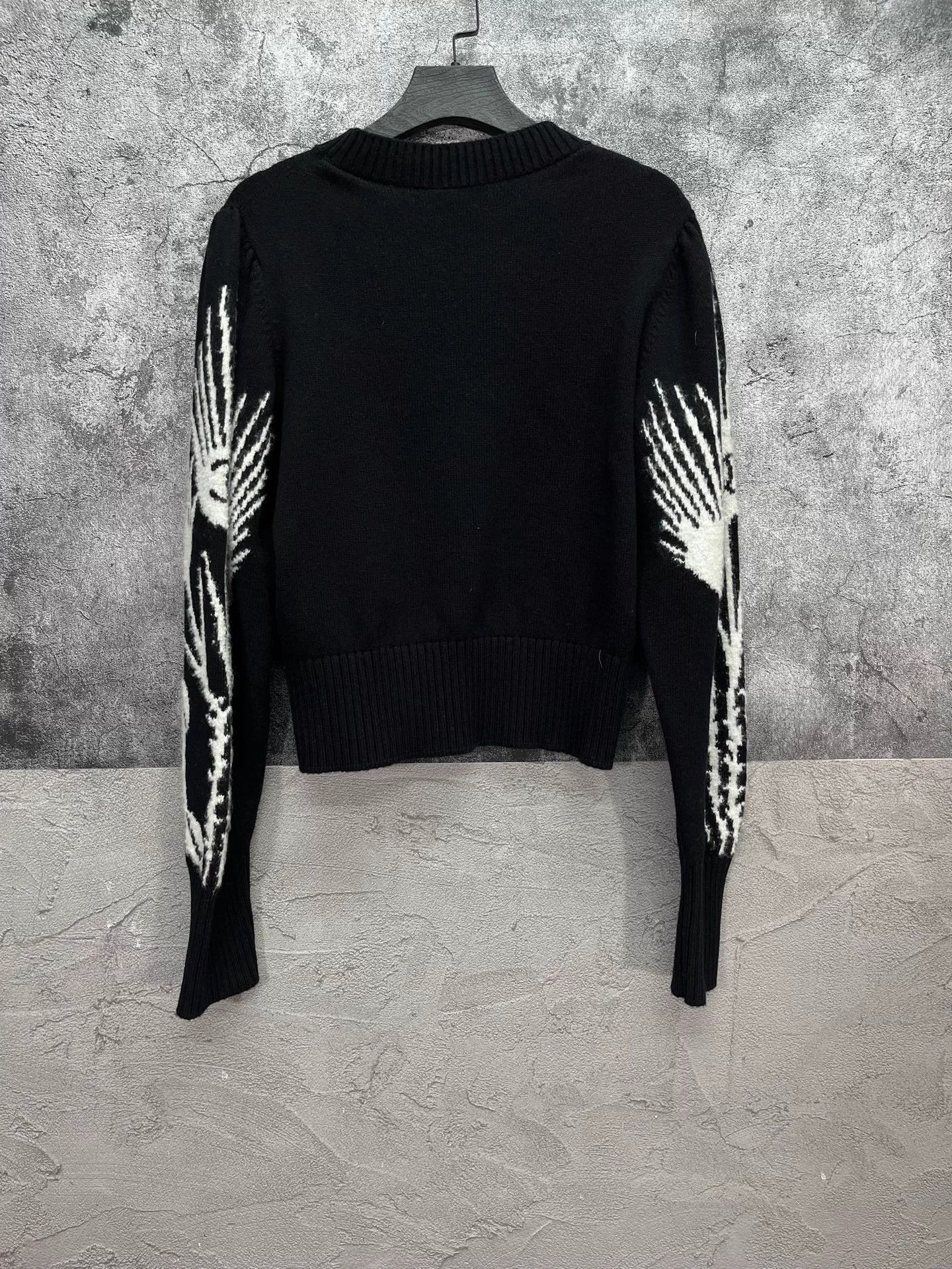 Chanel CHANEL Castle Cashmere Sweater 36, New Size XS / US 0-2 / IT 36-38 - 2 Thumbnail