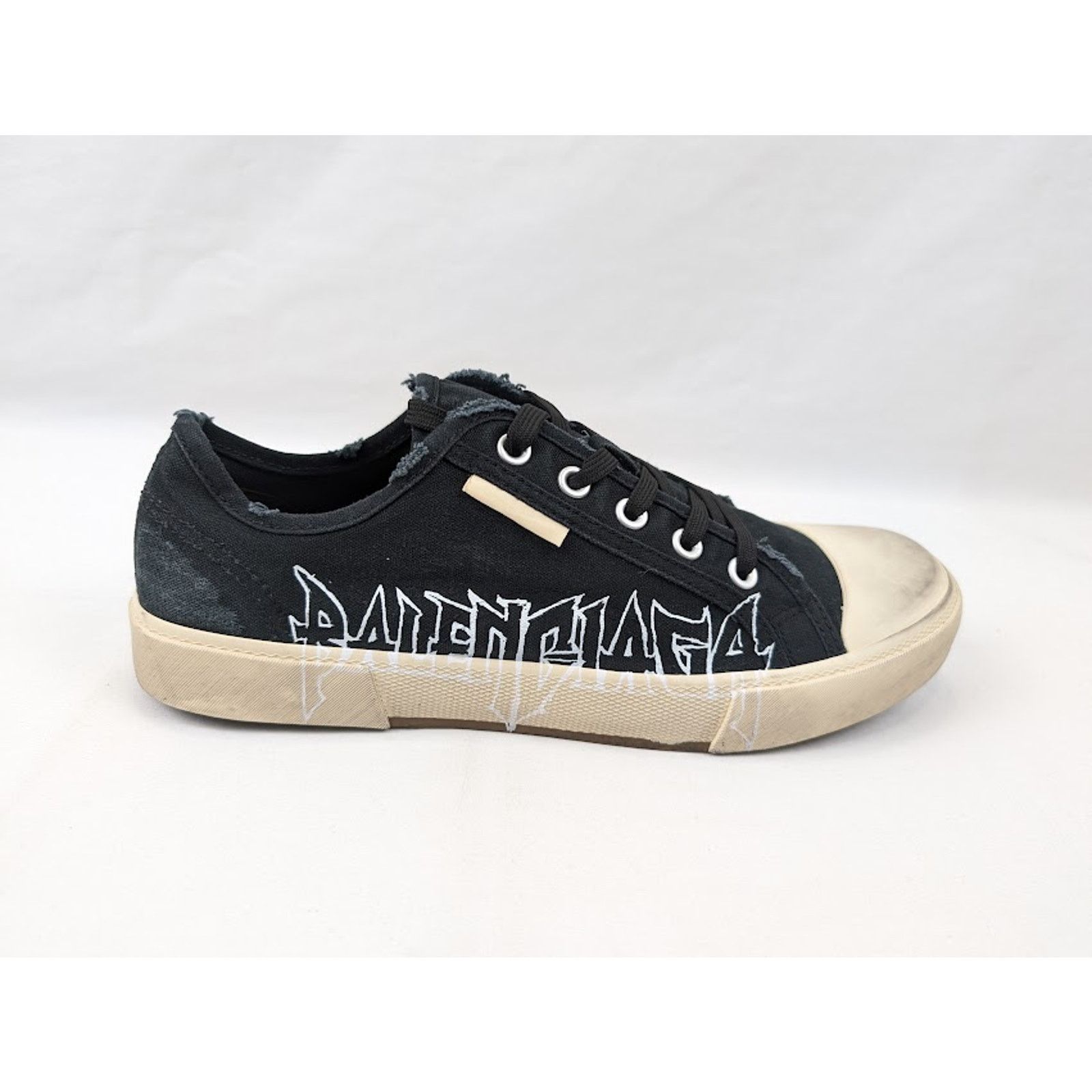 Balenciaga o1rshd1 Q:3 / Paris Low-Top Sneakers in Black/White Size US 11 / EU 44 - 1 Thumbnail