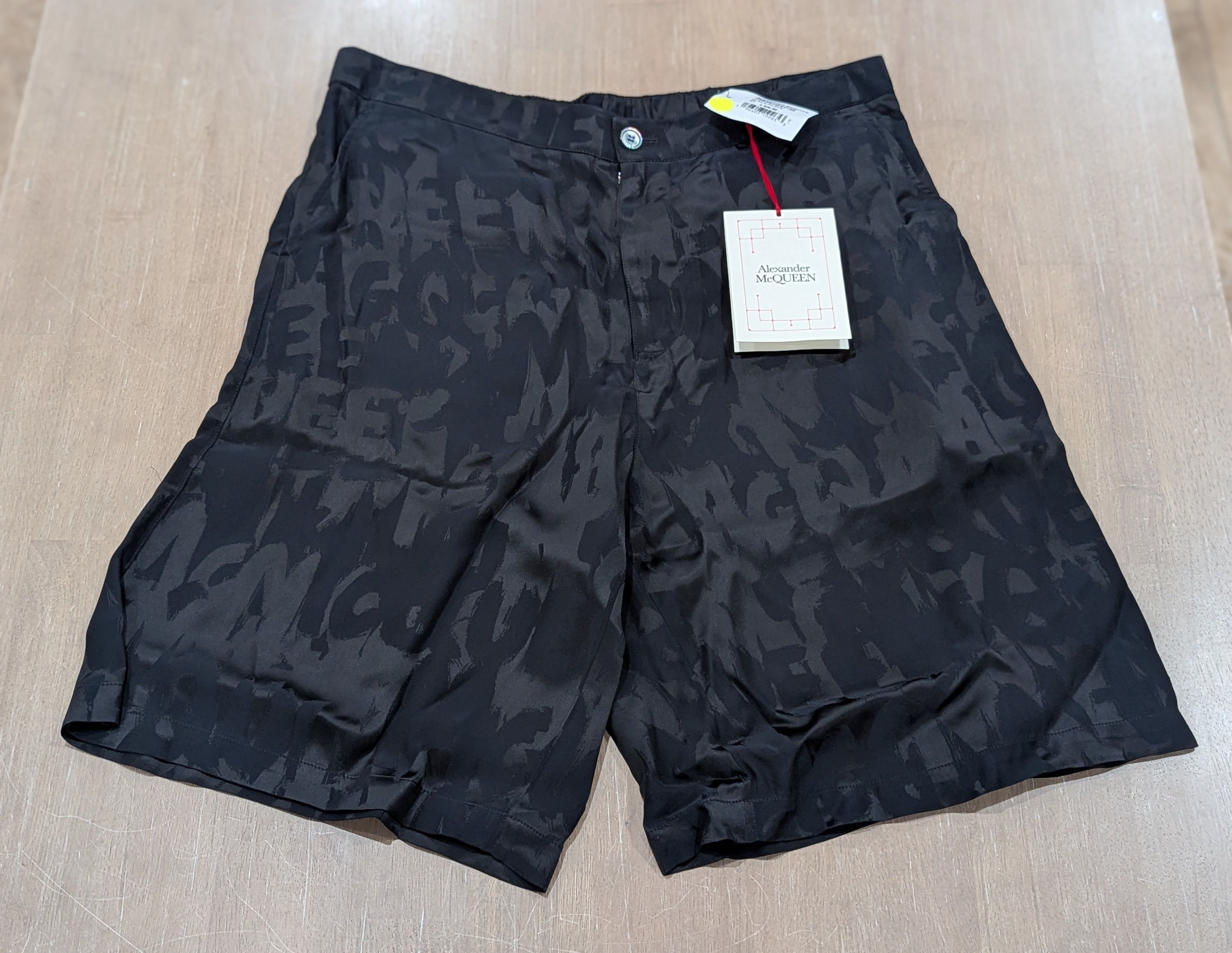 Alexander McQueen Alexander McQueen Logo Print Satin Shorts Black 48 US 32 Size US 32 / EU 48 - 1 Thumbnail