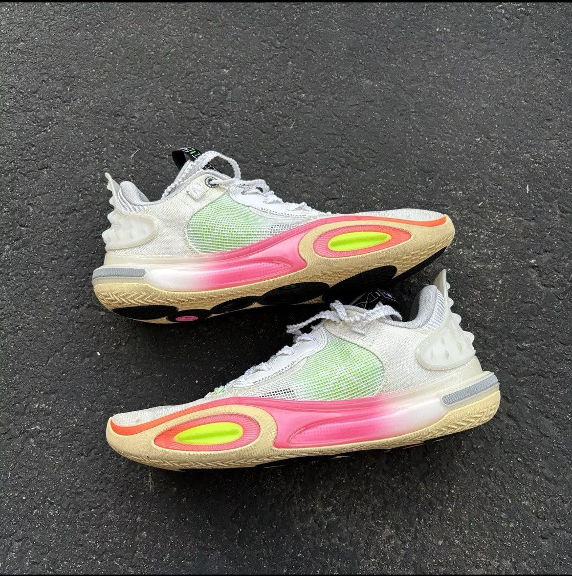 Li-Ning Li-Ning Way of Wade All City 11 “Blossom” size 10 Size US 10 / EU 43 - 1 Thumbnail