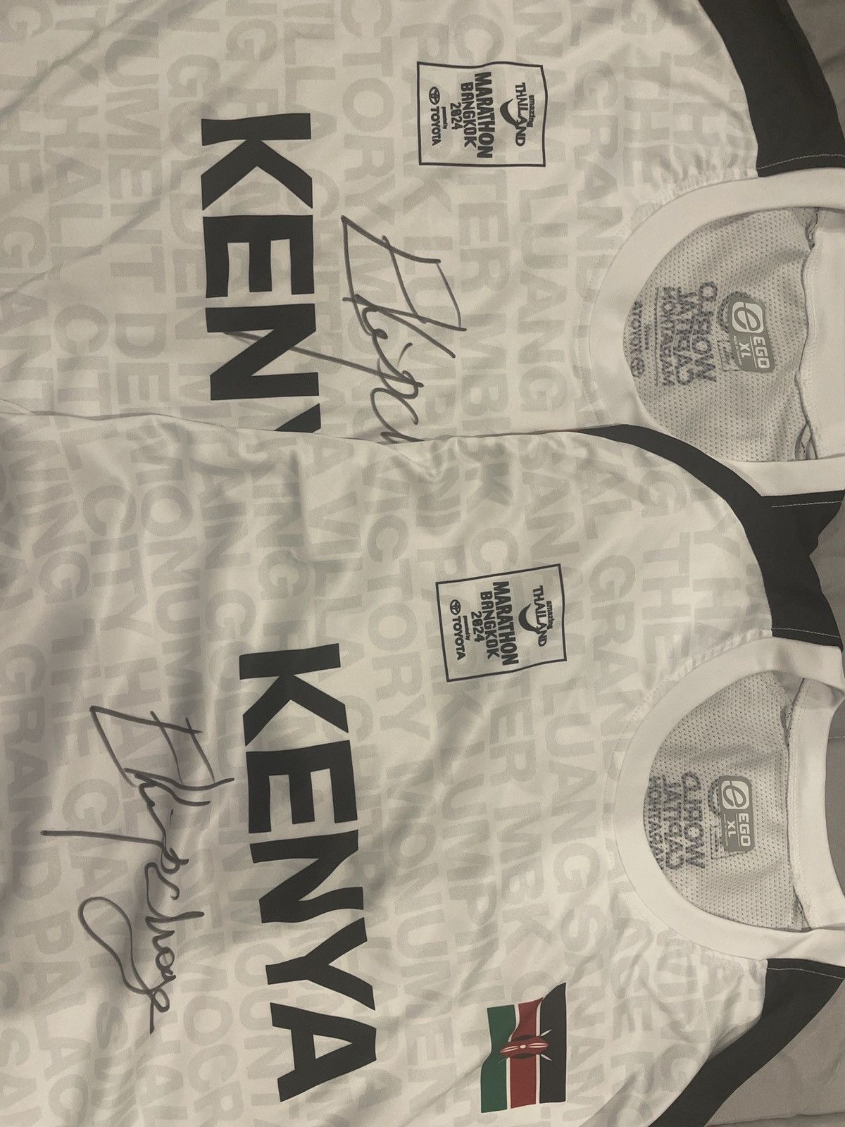 Sports Specialties Signed ELIUD KIPCHOGE Kenya Jersey Size US XL / EU 56 / 4 - 3 Thumbnail