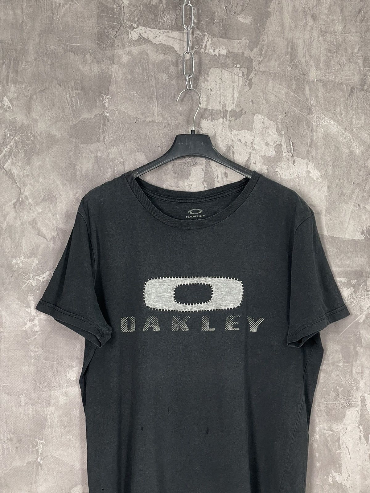 Japanese Brand × Oakley × Vintage Oakley Vintage 3D Logo Y2K Archival 90s T shirt Size US L / EU 52-54 / 3 - 4 Thumbnail
