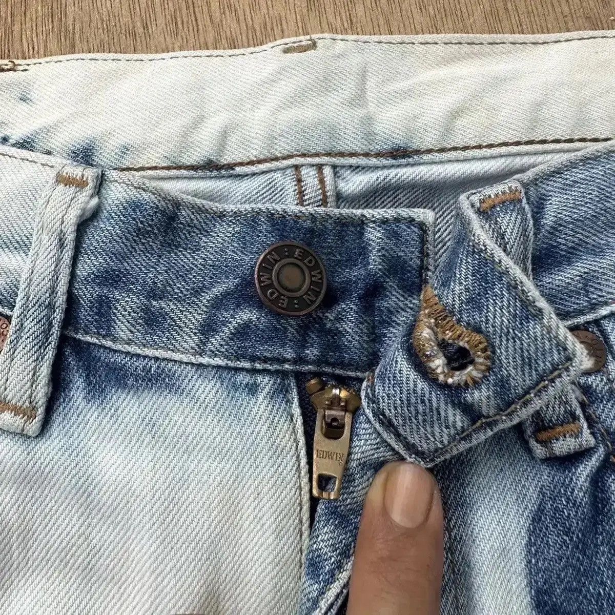 Le Grande Bleu (L.G.B.) STEALS VINTAGE EDWIN JEANS VERY RARE BLEACH ACID WASH DENIM Size US 28 / EU 44 - 12 Thumbnail