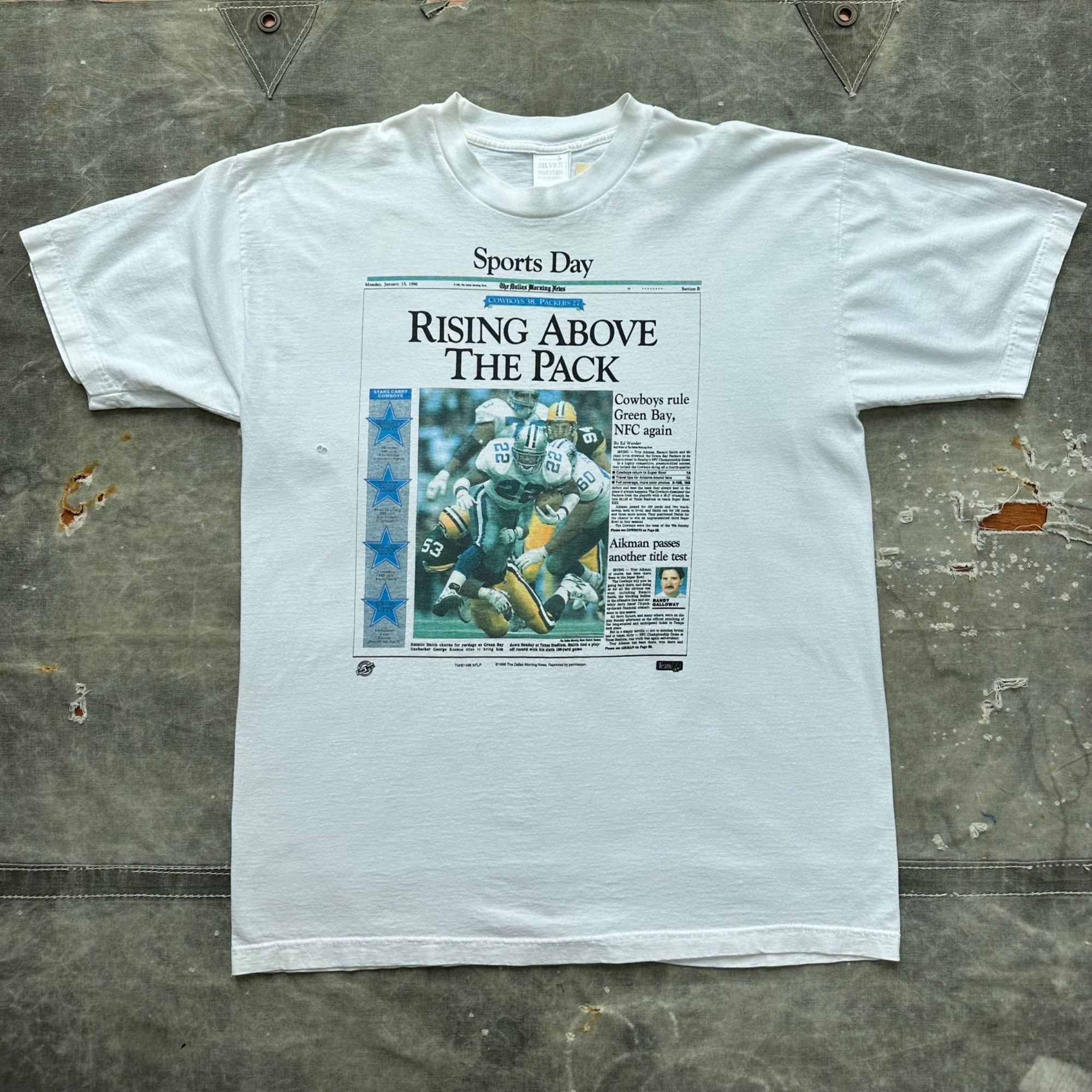 Vintage Vintage 1996 Dallas Cowboys NFL Newspaper Print Shirt Size US XL / EU 56 / 4 - 1 Thumbnail