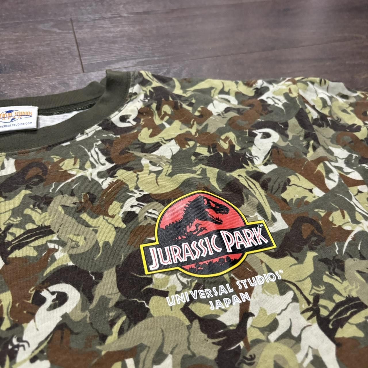 Designer Vintage Jurassic Park Universal Studios Japan Camo T Shirt Size US M / EU 48-50 / 2 - 1 Thumbnail