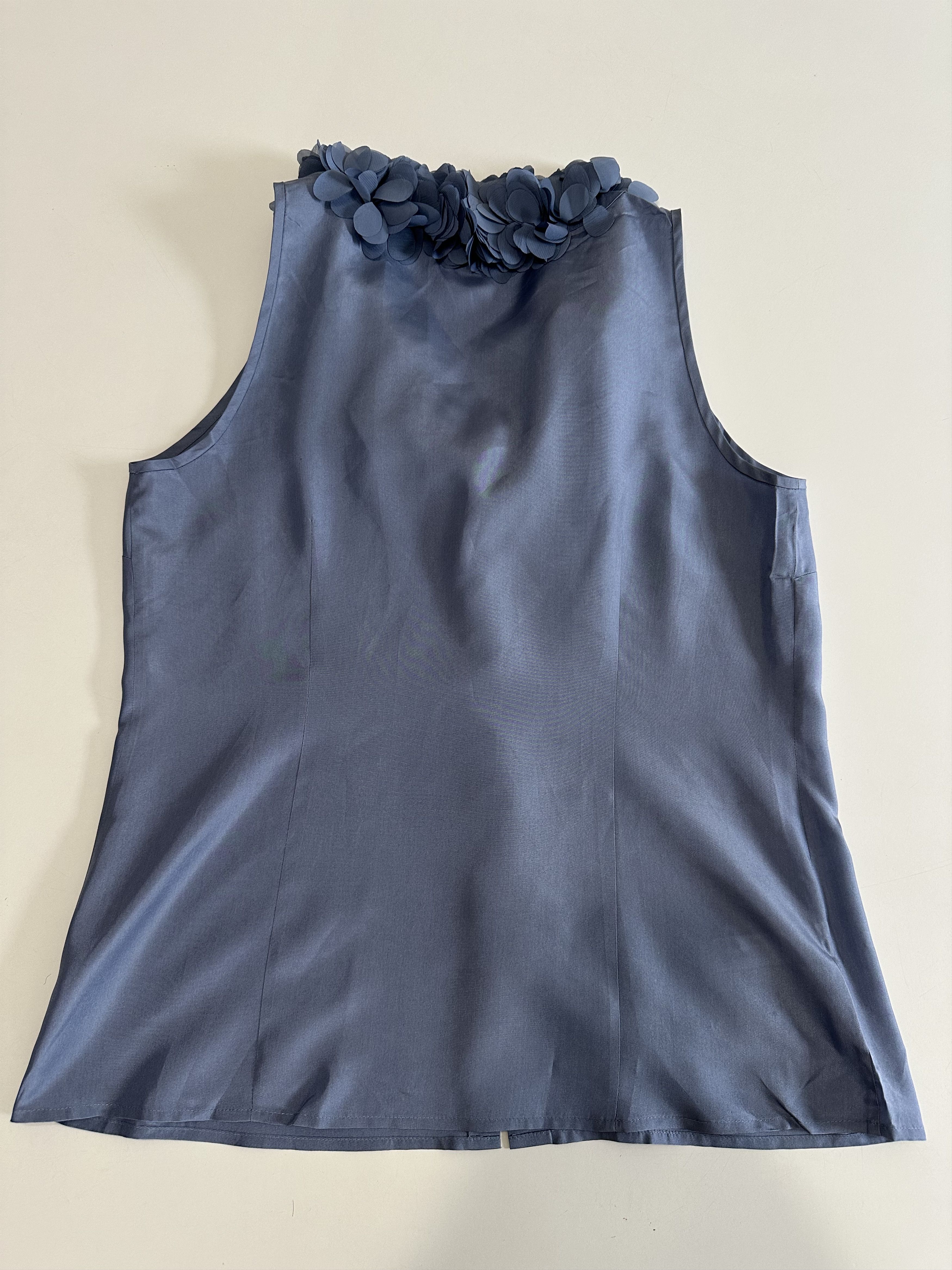 Other Ann Taylor Petite Blue Silk Blouse Size MP Floral Design Size S / US 4 / IT 40 - 3 Thumbnail