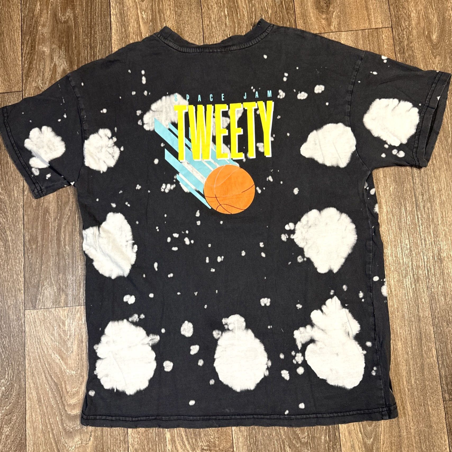 Forever 21 FOREVER 21 Tweety Bird Space Jam Black T-Shirt Medium Unisex Adults M Short Sleeve Shirt Size US M / EU 48-50 / 2 - 6 Thumbnail