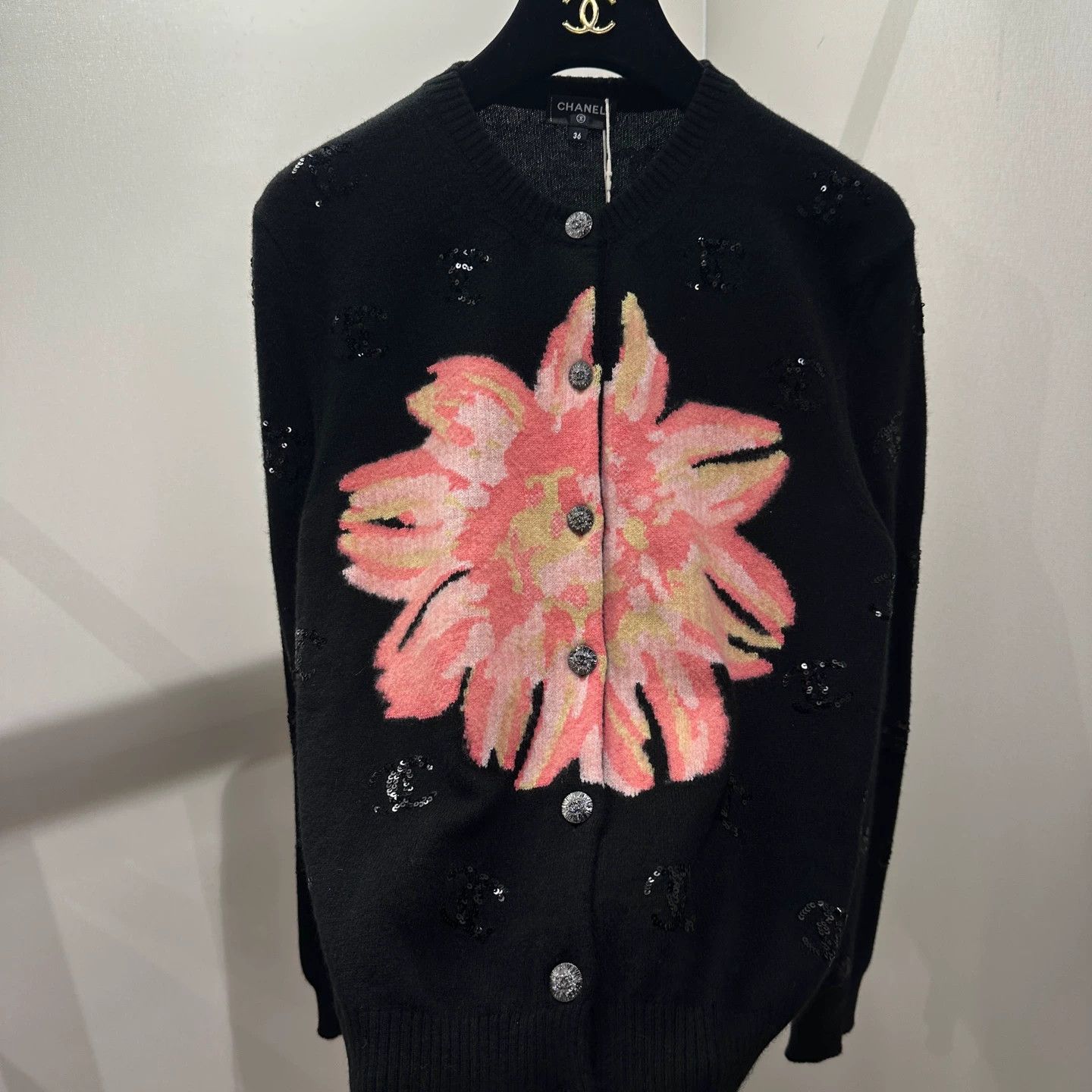 Chanel Chanel Cashmere Sequin Logo Flower Cardigan 36 Size XS / US 0-2 / IT 36-38 - 7 Thumbnail