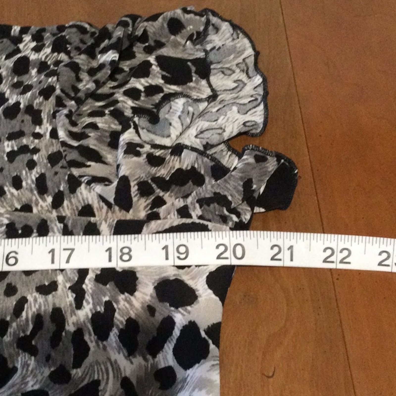 Other Ashli Couture Gray & Black Leopard Print Pleated Blouse L Size L / US 10 / IT 46 - 14 Thumbnail