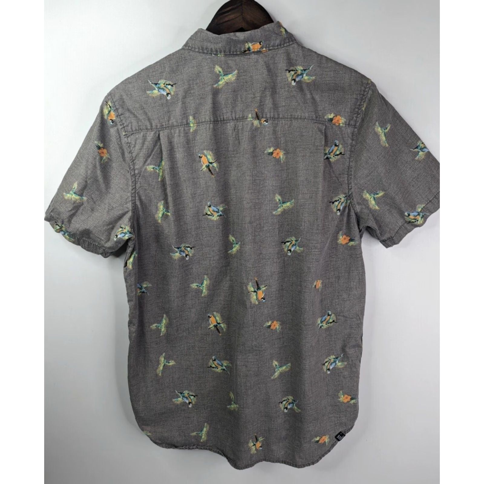 Vans Vans Button-Up Shirt Men's Small Short Sleeve Gray All Over Print Parrot Print Size US S / EU 44-46 / 1 - 2 Thumbnail
