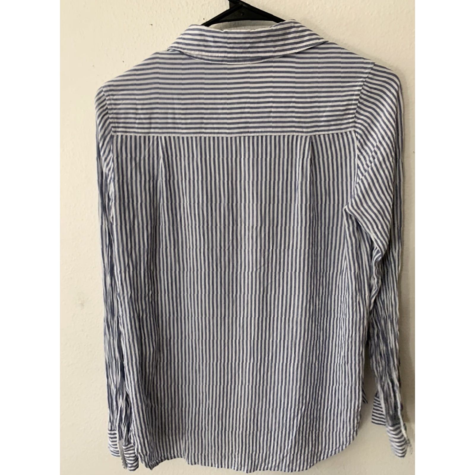 White House Black Market White House Black Market Shirt Striped Button-Up Office Blouse Women Size 0 White/Blue Size XS / US 0-2 / IT 36-38 - 3 Thumbnail