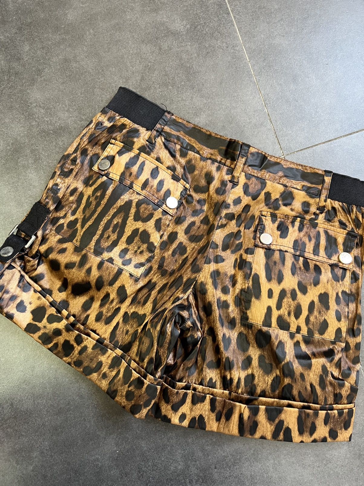Dolce & Gabbana Rare Dolce Gabbana leopard animalistic print shorts Size 28" / US 6 / IT 42 - 2 Thumbnail