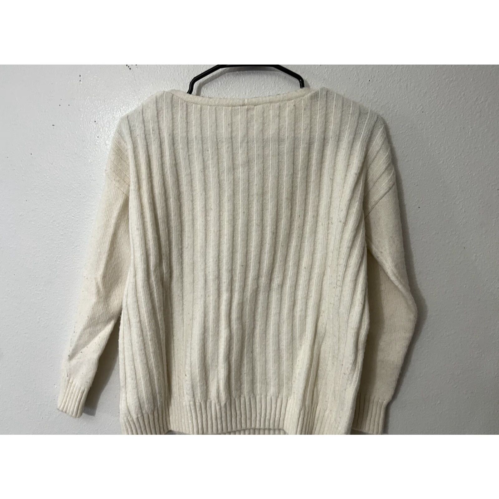 Gap VINTAGE Gap Pullover Sweater XS White Women V-Neck Ribbed Wool Blend Acrylic Polyester Spandex 45% 37% 15% 3% Size XS / US 0-2 / IT 36-38 - 2 Thumbnail