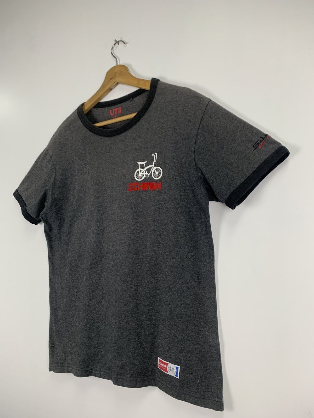 Uniqlo Chwinn Uniqlo T-Shirt Size US L / EU 52-54 / 3 - 4 Thumbnail