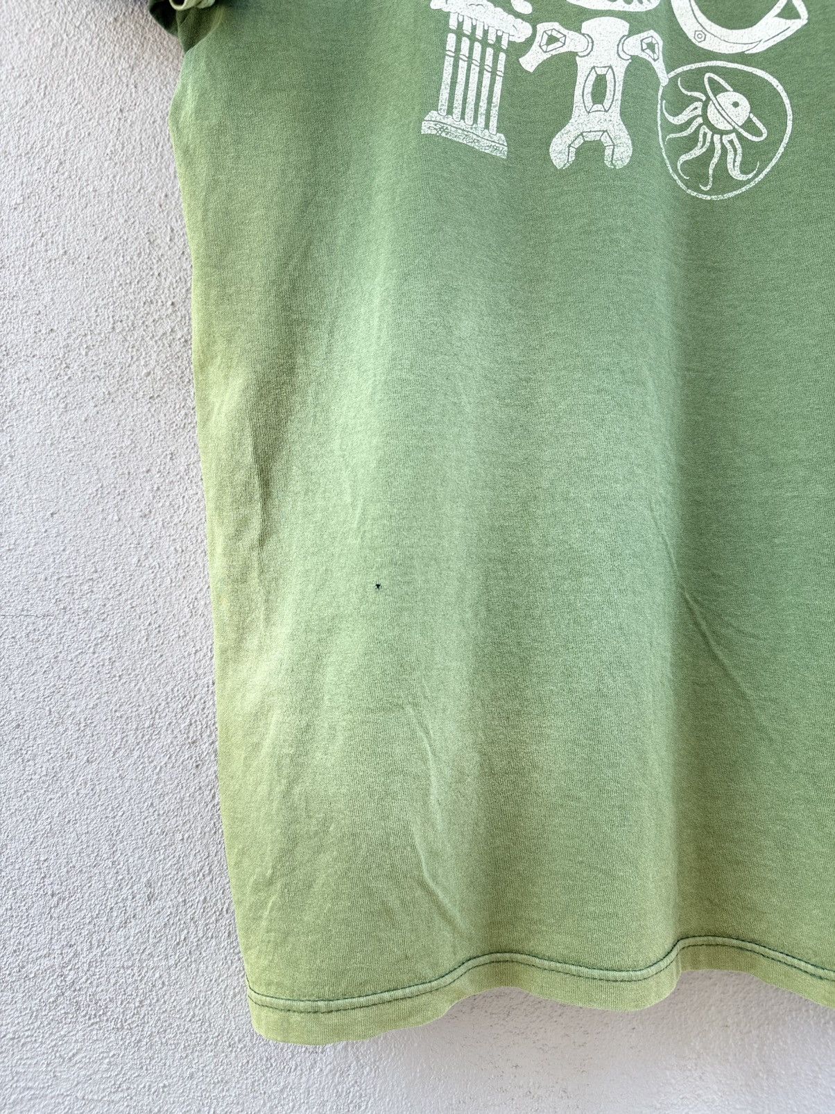 Vintage Thrashed Vintage 90s Montecito Hall Art Logo Sun Faded Tee Size US L / EU 52-54 / 3 - 11 Thumbnail