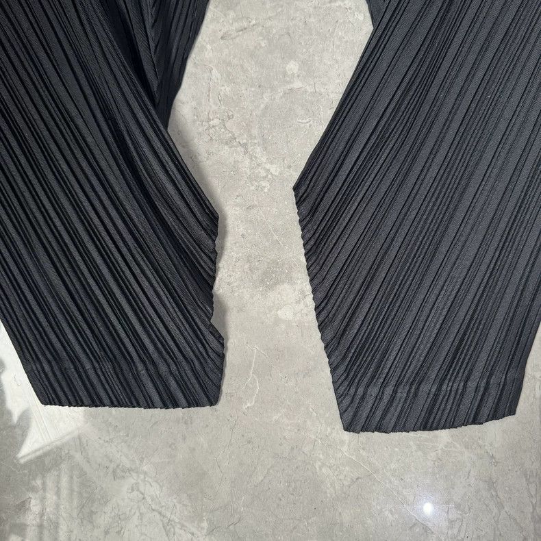 Issey Miyake Issey Miyake size:3 Black pleated irregular-shaped pants Size 31" - 8 Thumbnail