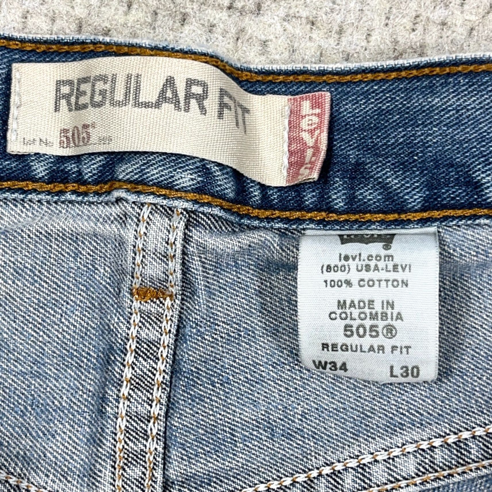 Levi's VINTAGE Levi's 505 Jeans Men 34x30 Regular Fit Straight Blue Distressed 5-Pocket Denim 34 Mens Jeans Regular Modern American Classic Levi's 505 Size US 34 / EU 50 - 4 Thumbnail